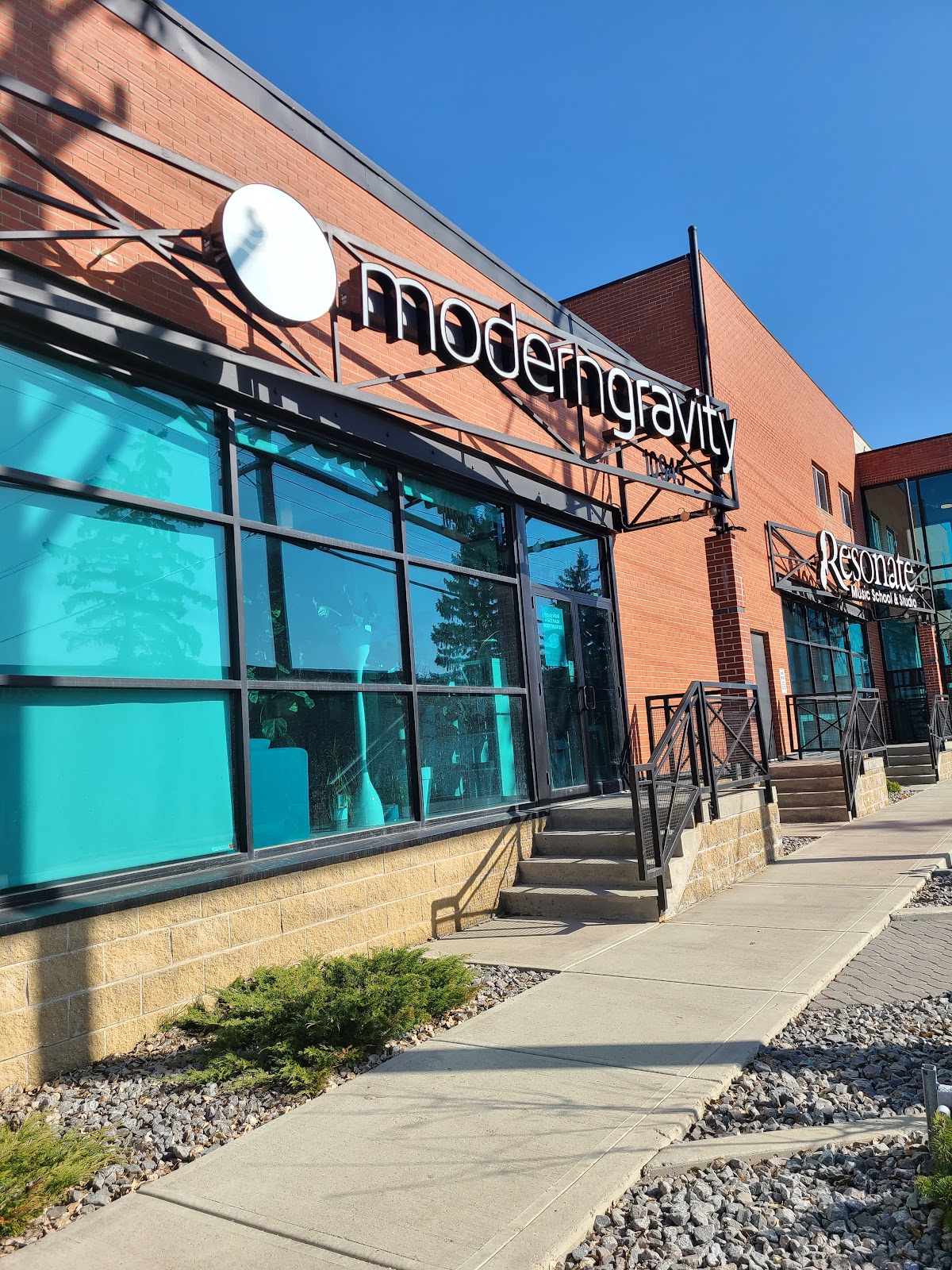 Modern Gravity Float Studio photo 2