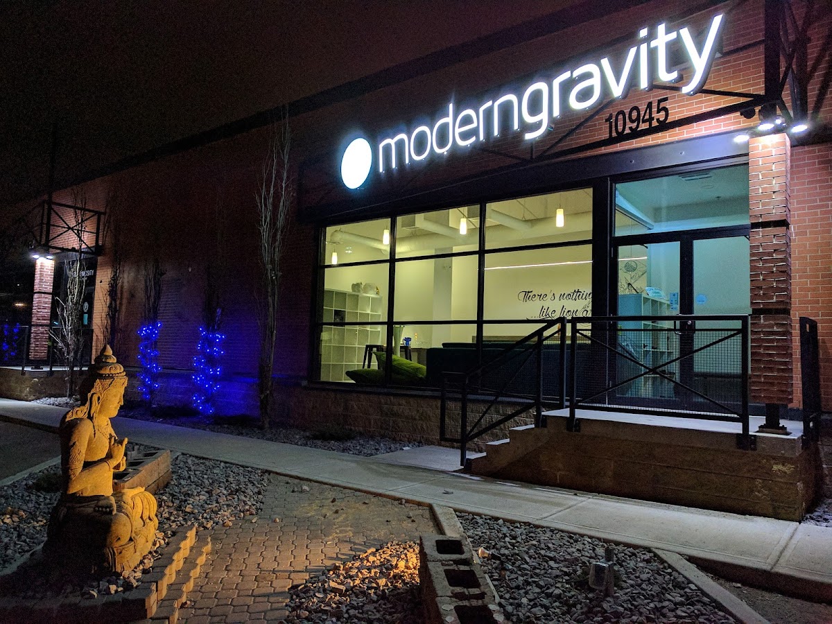 Modern Gravity Float Studio photo 3