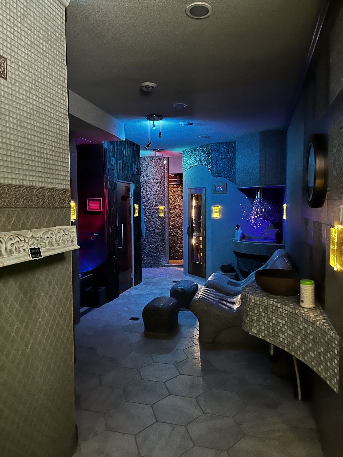 The Cave Sauna Day Spa photo 3