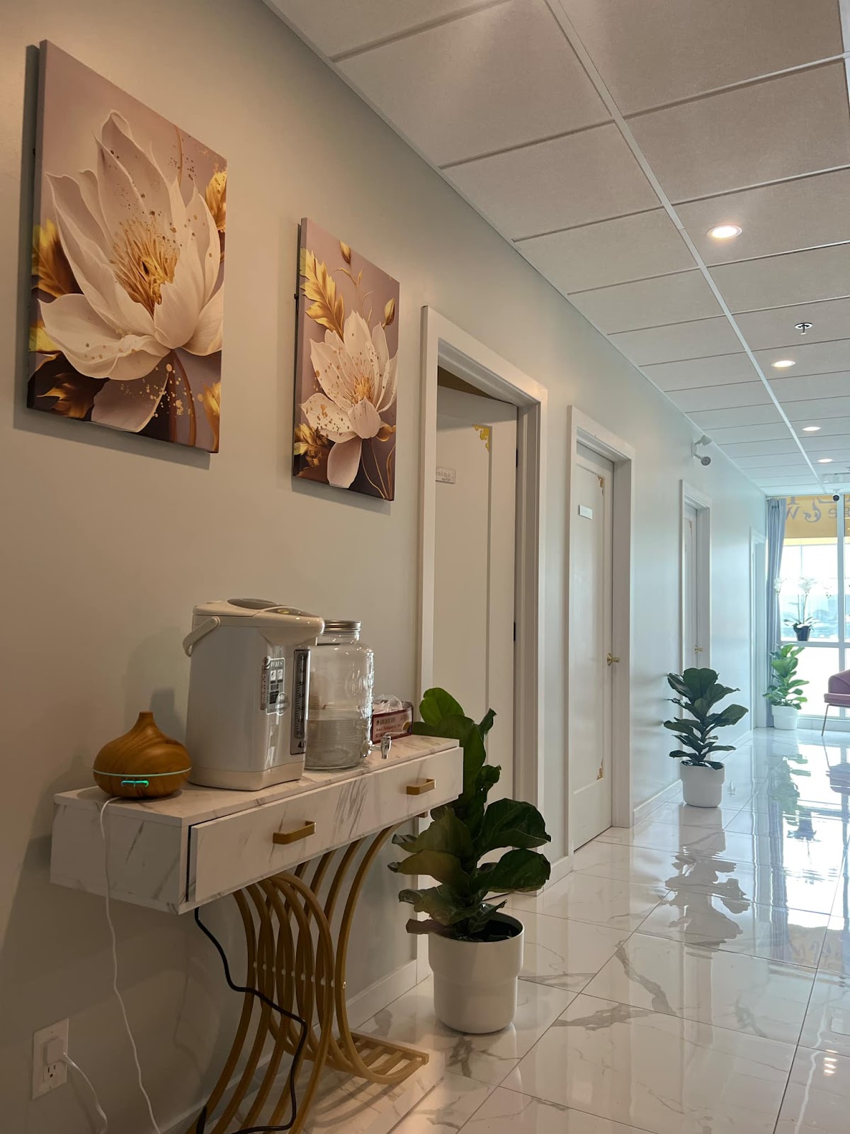 Royal Thai Massage and Wellness photo 2