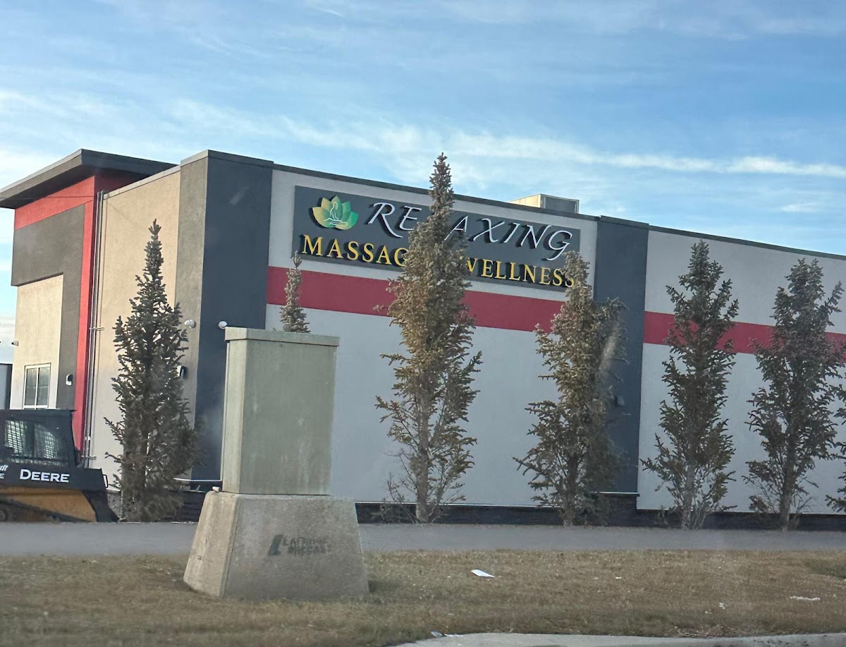 Relaxing massage and wellness photo 3