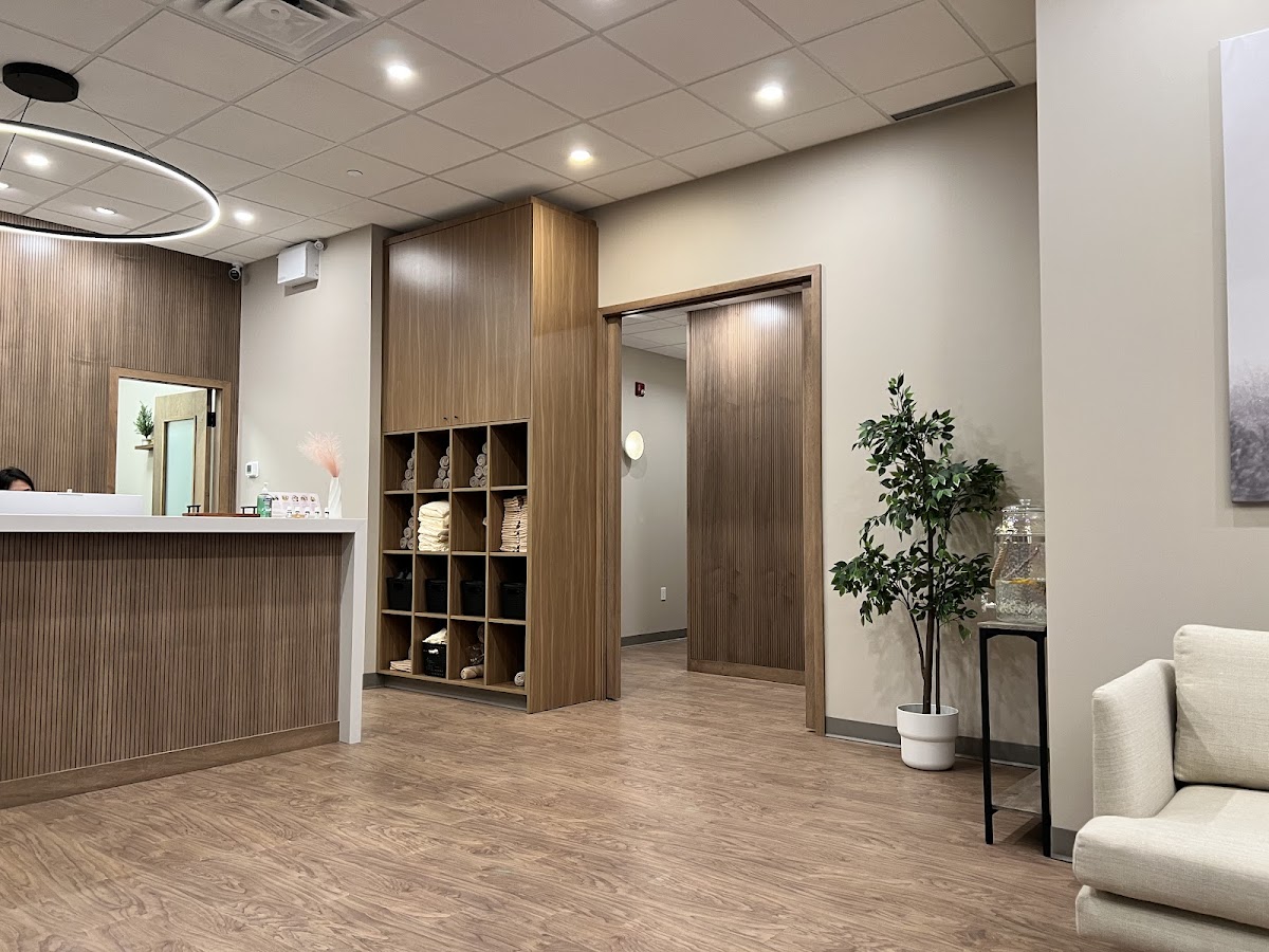 MASSAGE SQUARE photo 1